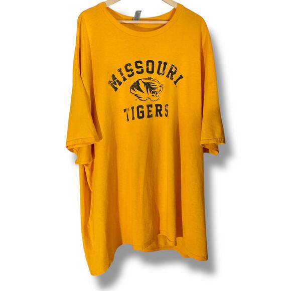 Gildan Other - Gildan Missouri Tigers heavy cotton tee 4XL relaxed - Mizzou gold